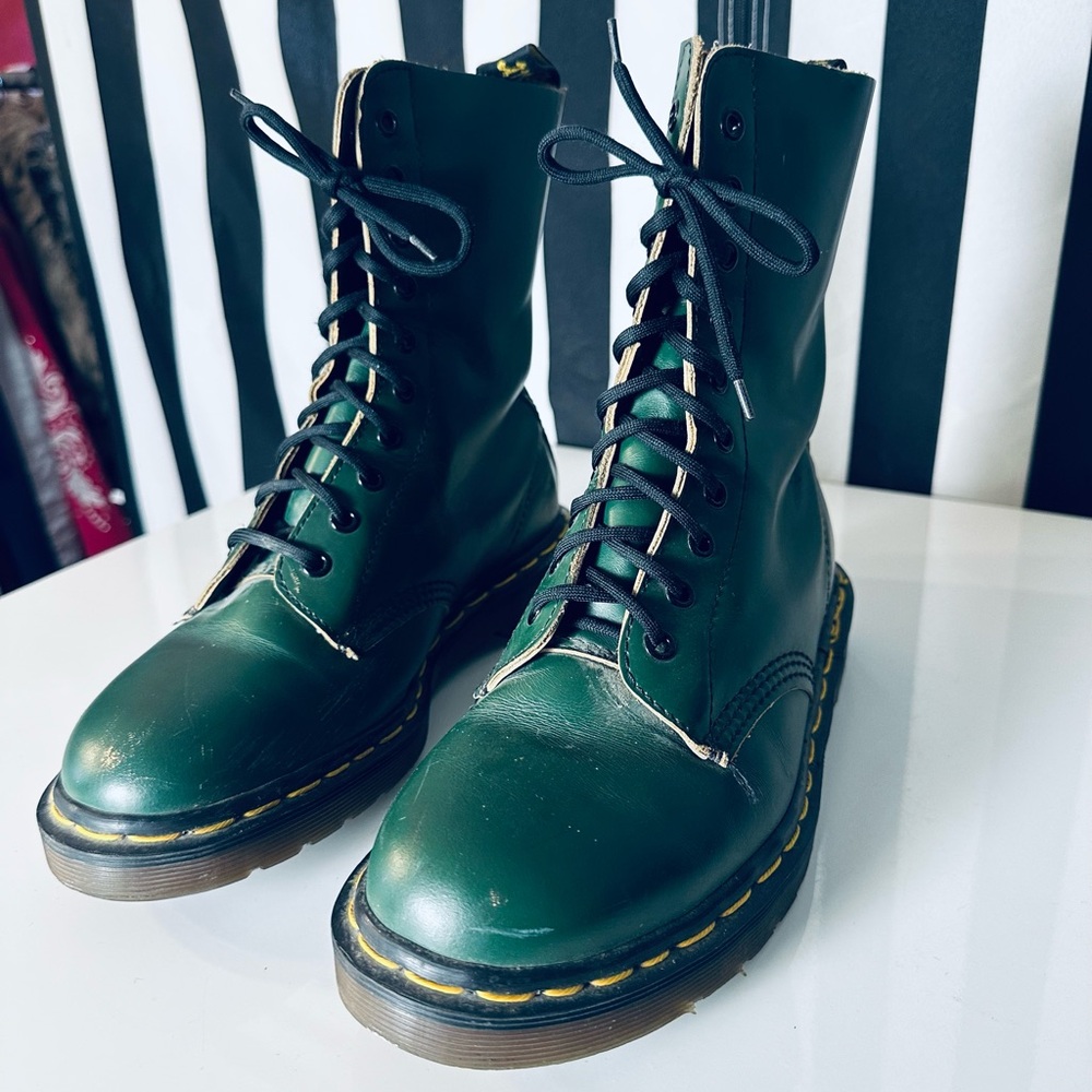 Dr Martens RARE Vintage green 10-eye 1490 Boots - England - Bouncing Soles